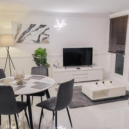Stunning 2 Bedroom Apartment In Canary Wharf - Morland Apartments London Exterior photo